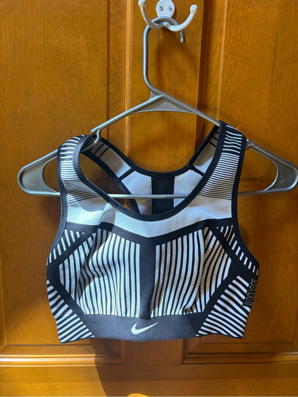 Nike Womens FE/NOM Flyknit Sports Bra Size Medium - Picture 3 of 6